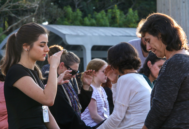 Pessoas no culto